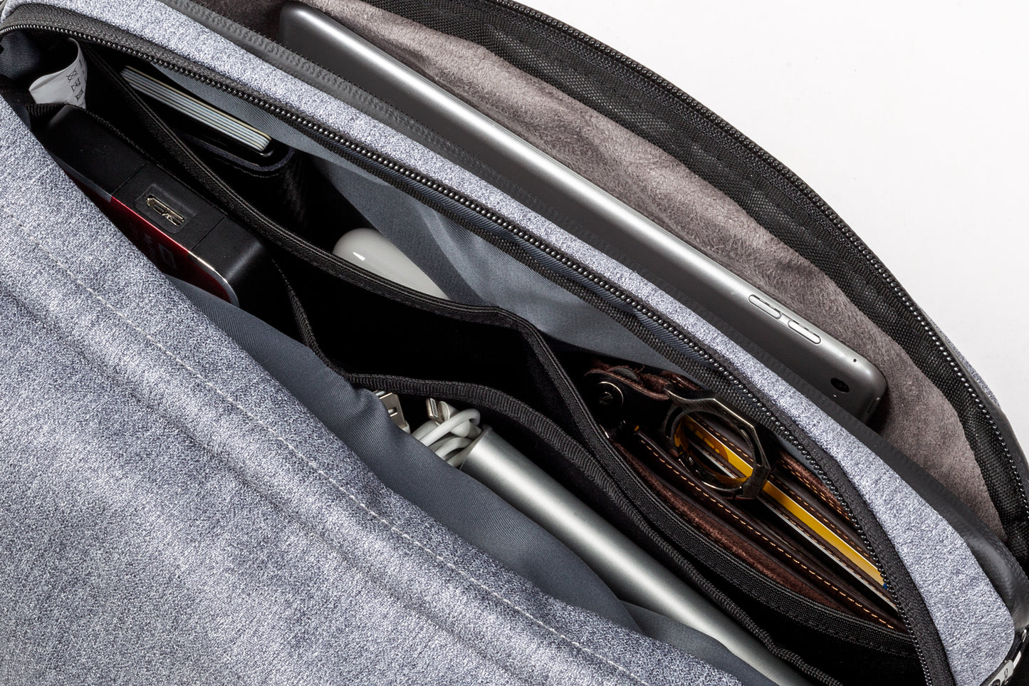 Radiant R0 Plus Sling Bag NIID ニード R0 プラス スリングバッグ 斜めがけ